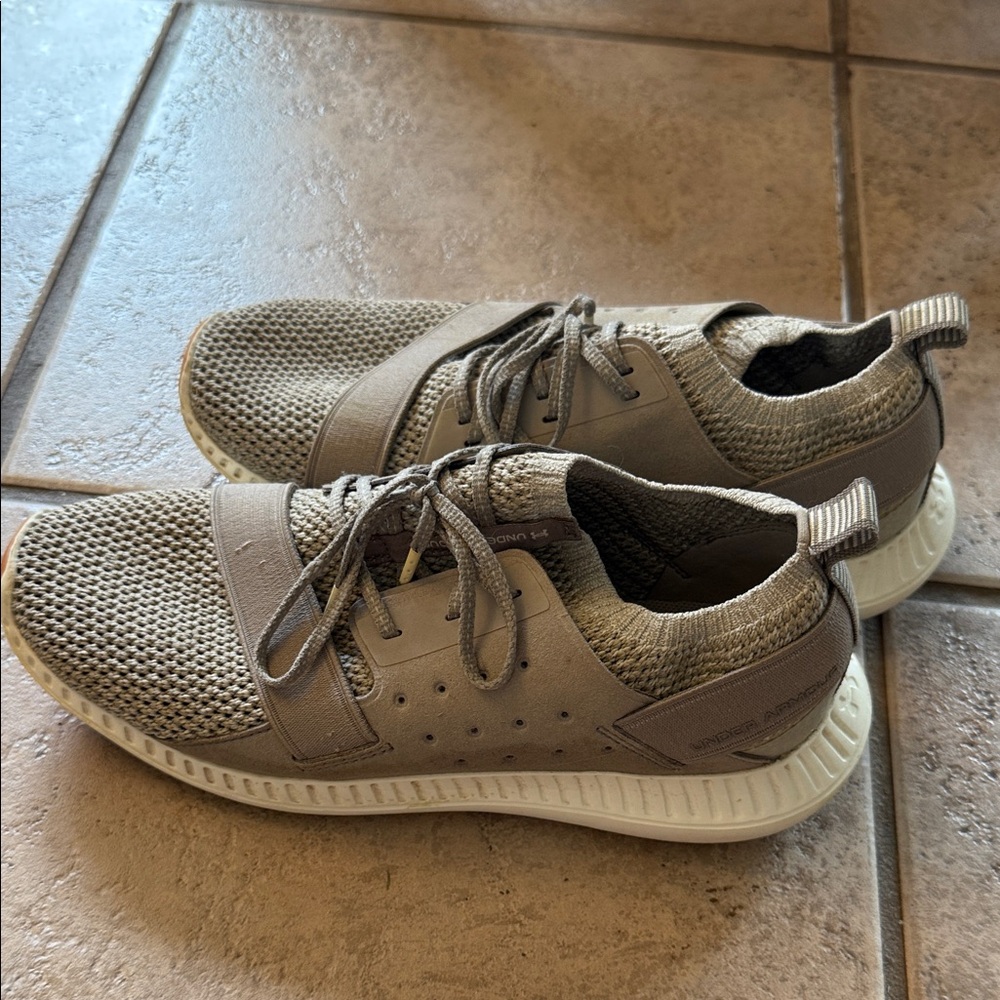 Under Armour Sneakers